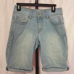 Levi's 515 Light Wash Bermuda Shorts, size 4